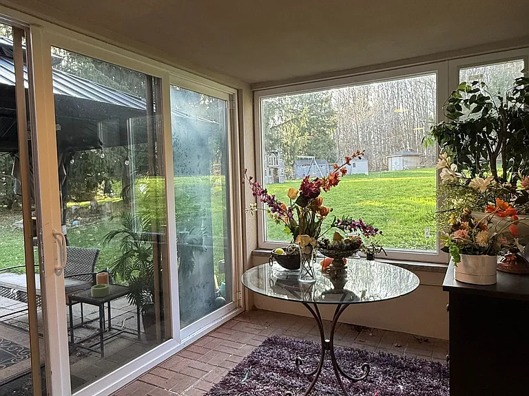 90 Stephanie Blvd — Photo 3