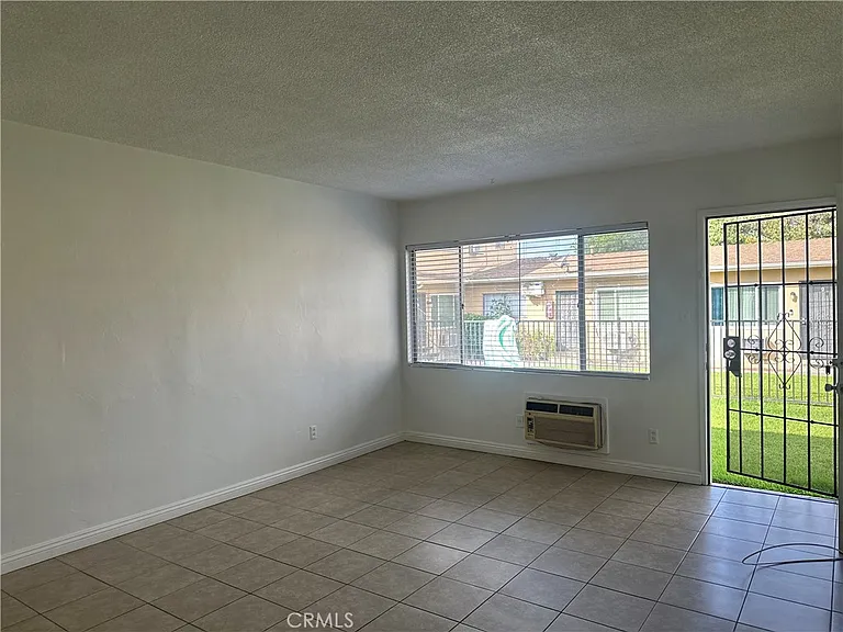 5147 Canoga St — Photo 3