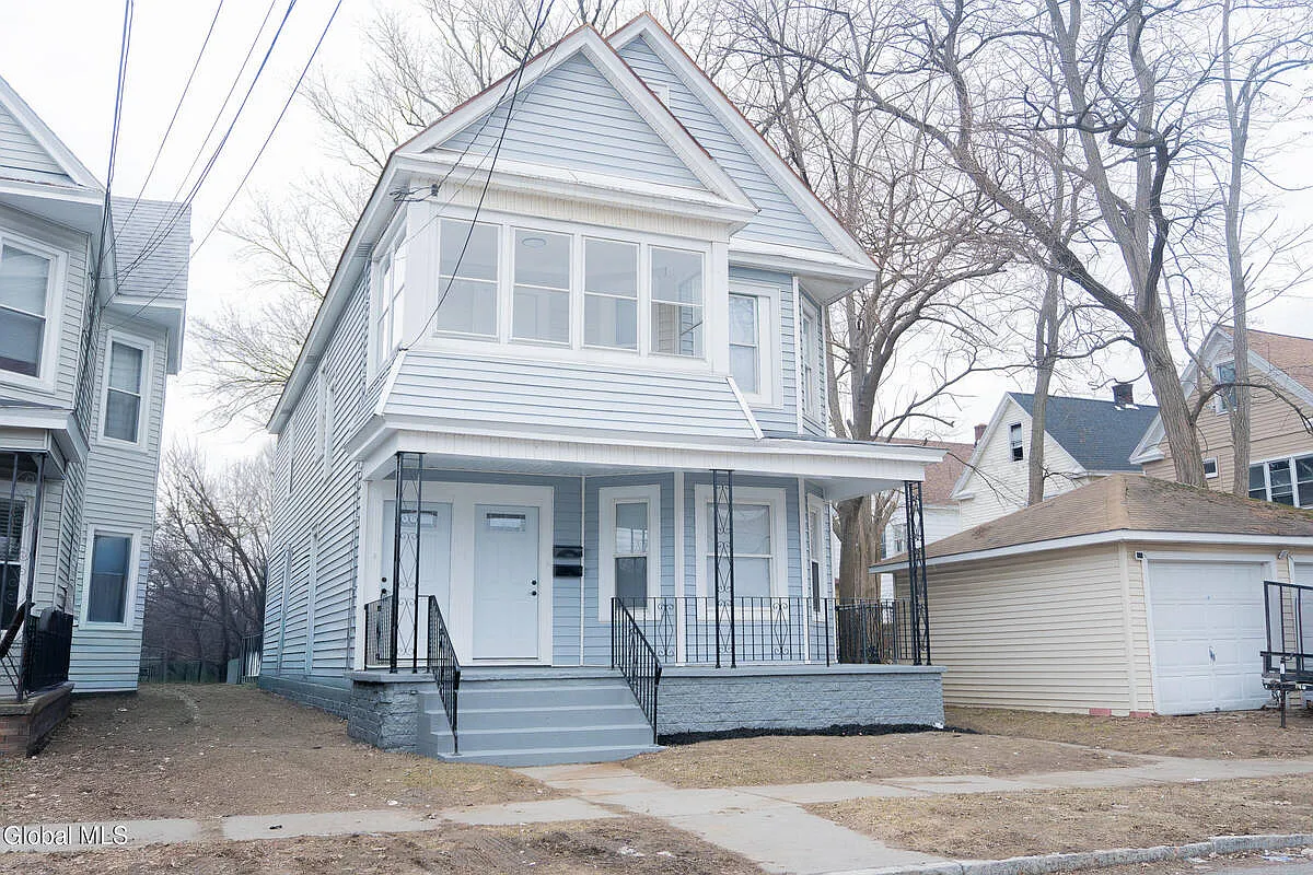 3 bed, 1.0 bath, 1000 sqft, $2,200 — Photo 3
