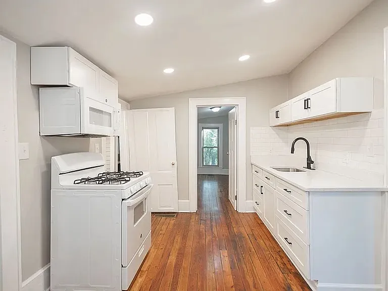 321 N 10th St — Photo 12