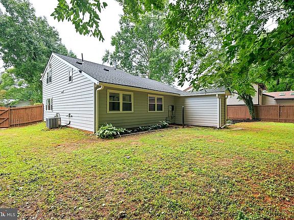 3rd image of 316 Sugarland Run Dr