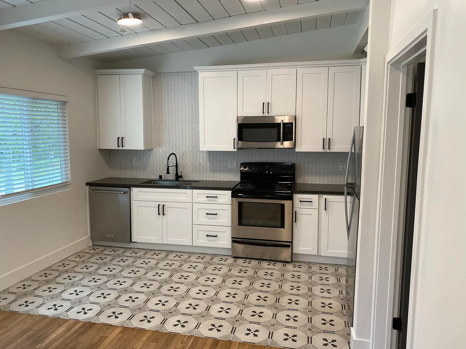1 bed, 500 sqft, $2,375 — Photo 2