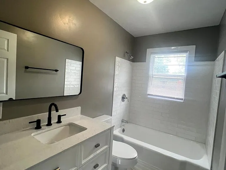 124 Eastwood Ave — Photo 12