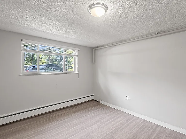 Kent Apartments — Photo 72
