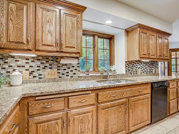 4th image of 3134 W Woodfield Dr
