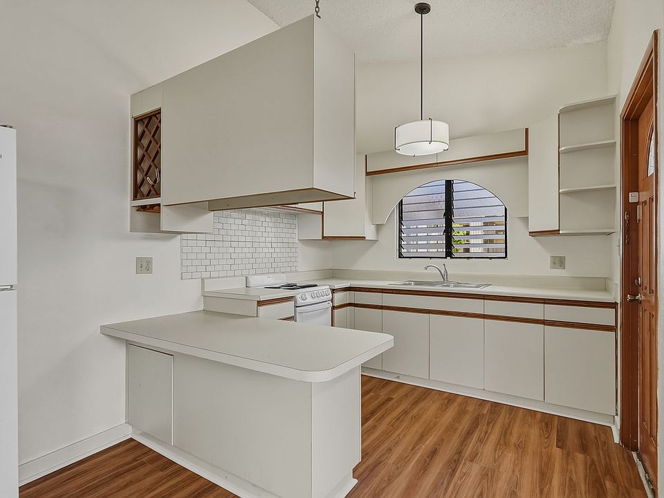 1st image of 1135A Aikoo Pl