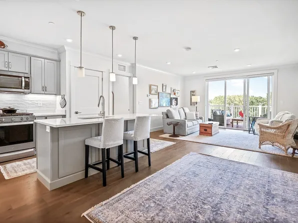 7 Longview Dr #305, Atkinson, NH 03811