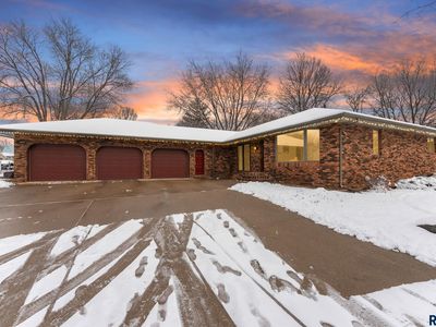 328 S 3rd Ave, Brandon, SD, 57005