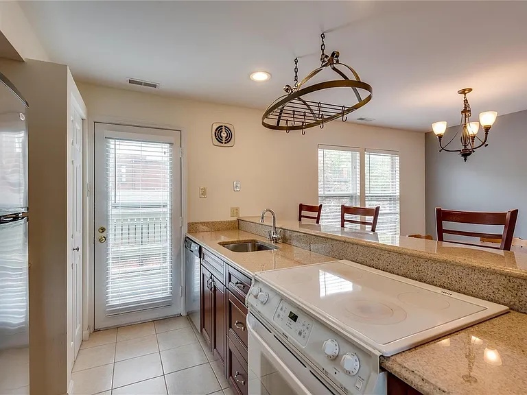4367 Laclede Ave #E — Photo 10