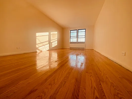 Rented by Silverstein Collection LLC  | media 21