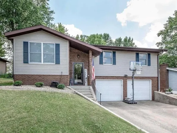 145 Lake Vista Dr, Carlyle, IL 62231