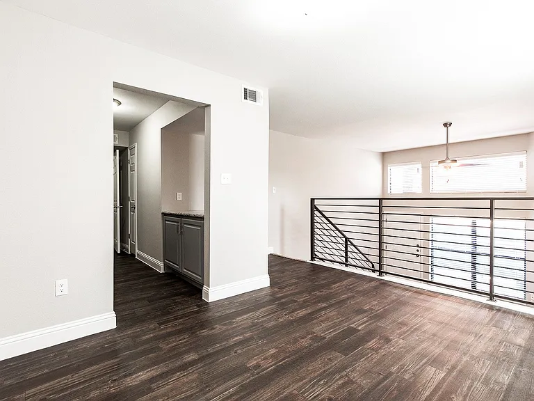 Vine Apartments — Photo 24