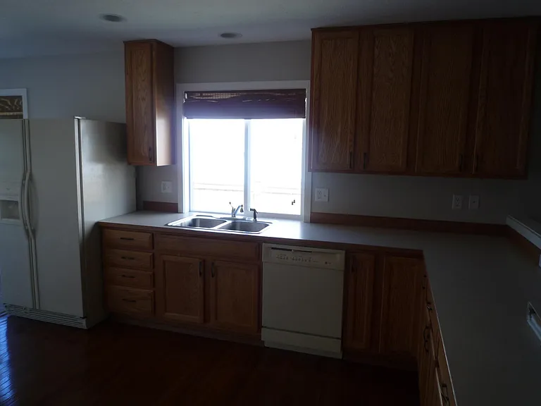 2449 Tolmie Ave — Photo 21