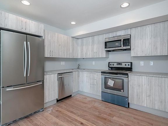 2nd image of 2537 Montrose St #B