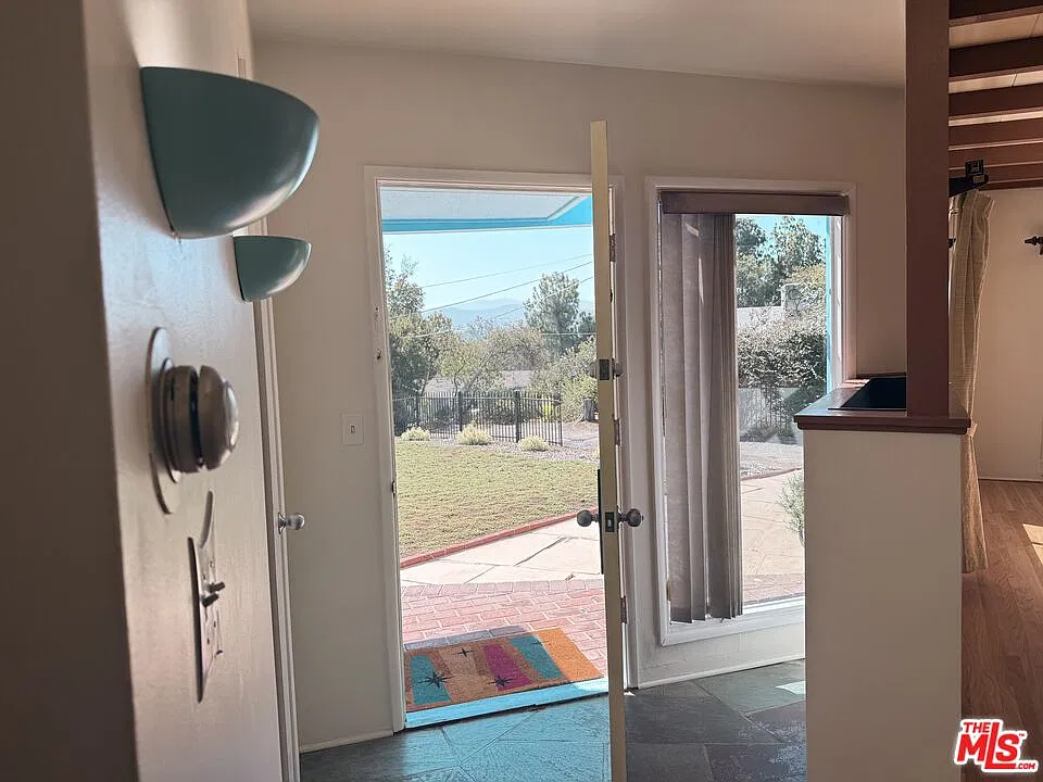 3 bed, 2.0 bath, 2064 sqft, $4,750 — Photo 3