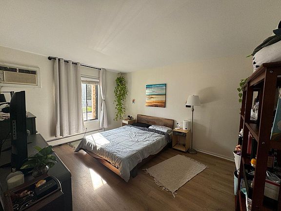 4th image of 249 W Court Of Shorewood APT 2B