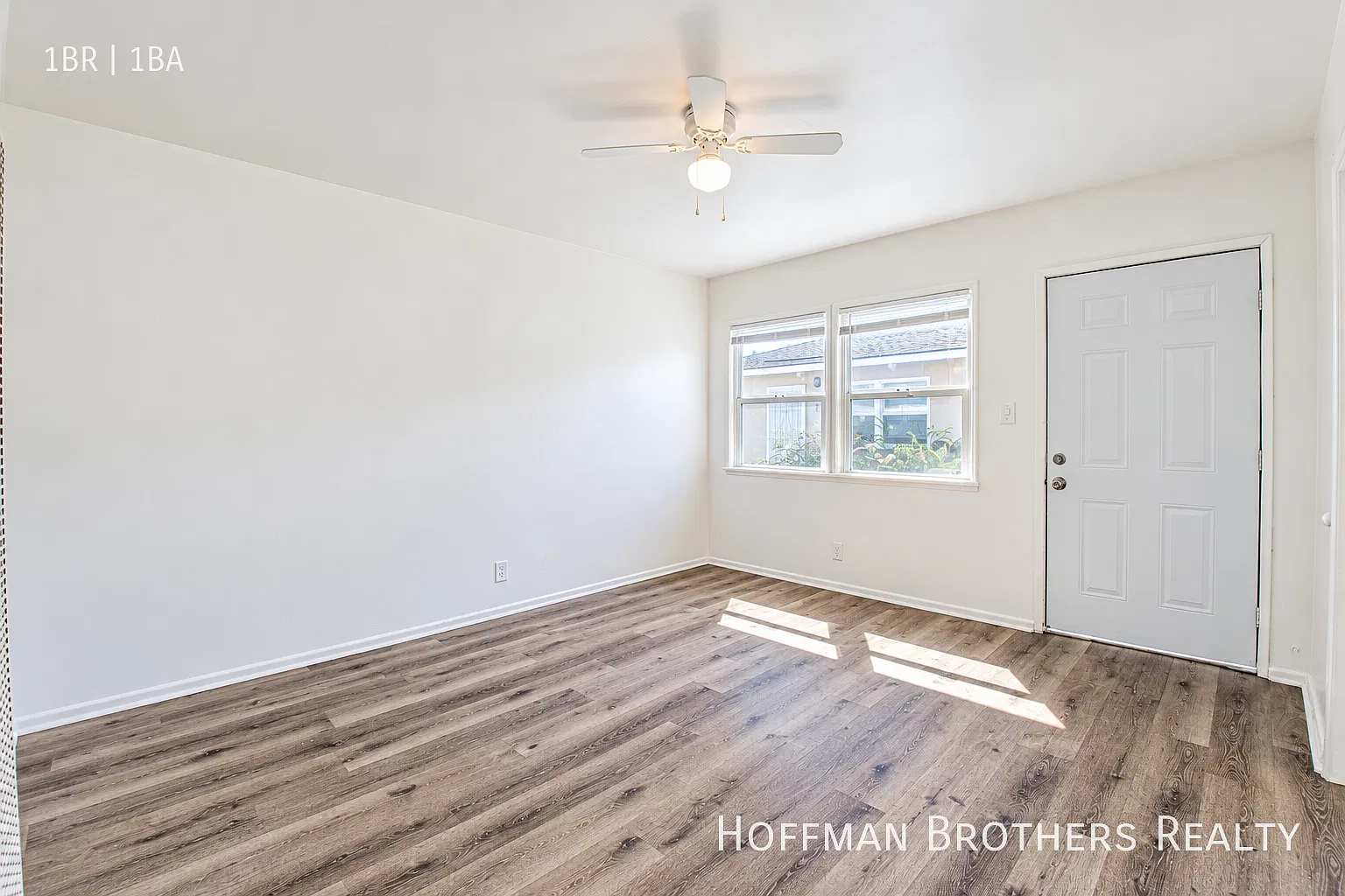 **1 Month Free**Updated 1 Bedroom with Hardwood-Style Floors & Water Included Near West Carson! — Photo 4