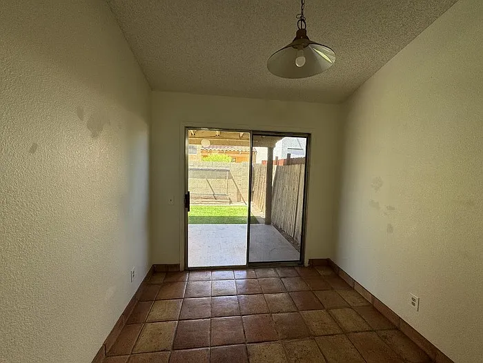 1618 E Sandra Ter — Photo 9