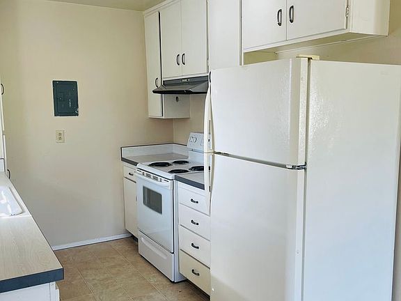 5th image of 870 Castlewood Dr