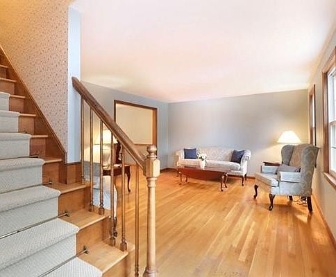 3rd image of 24 Oxford Dr