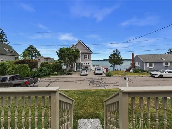 15 Shore Dr, Kingston, MA 02364