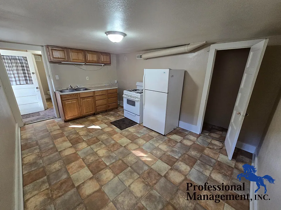 130 Custer Ave #3