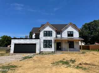 4632 W Beaver Creek Dr, Powell, TN 37849