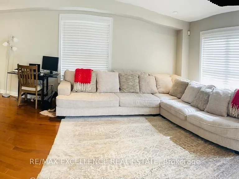 17 Fallstar Cres — Photo 4