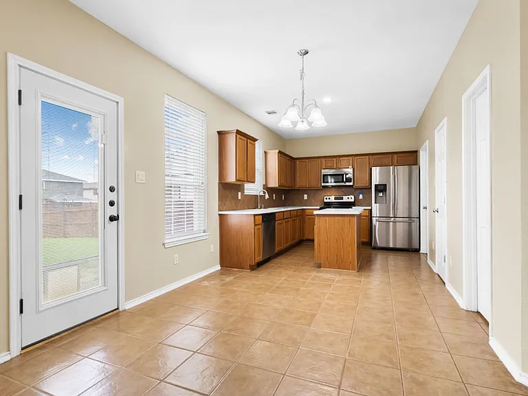 157 Carmel Dr — Photo 8