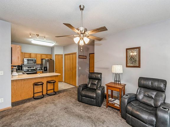4th image of 560 N Kansas Ave #5