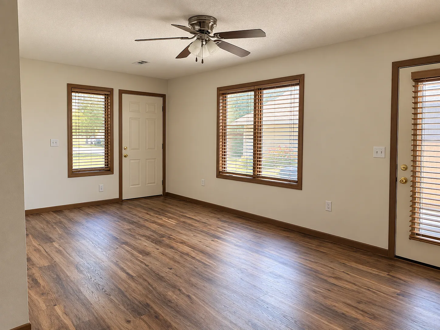 2 bed, 1000 sqft, $1,000 — Photo 2