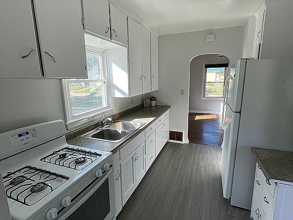 4th image of 1017 Dawson St