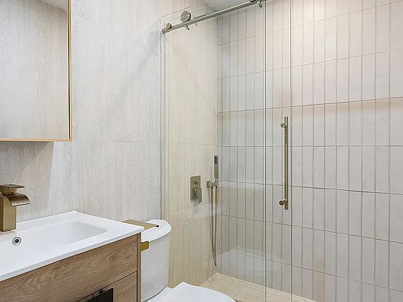 2nd image of 196 Nassau Ave #1S