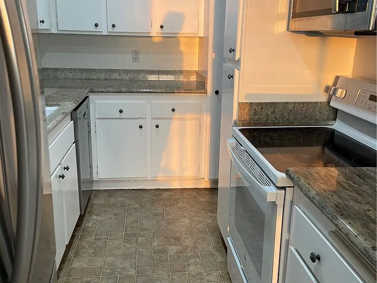 6542 Ocean Crest Dr — Photo 12