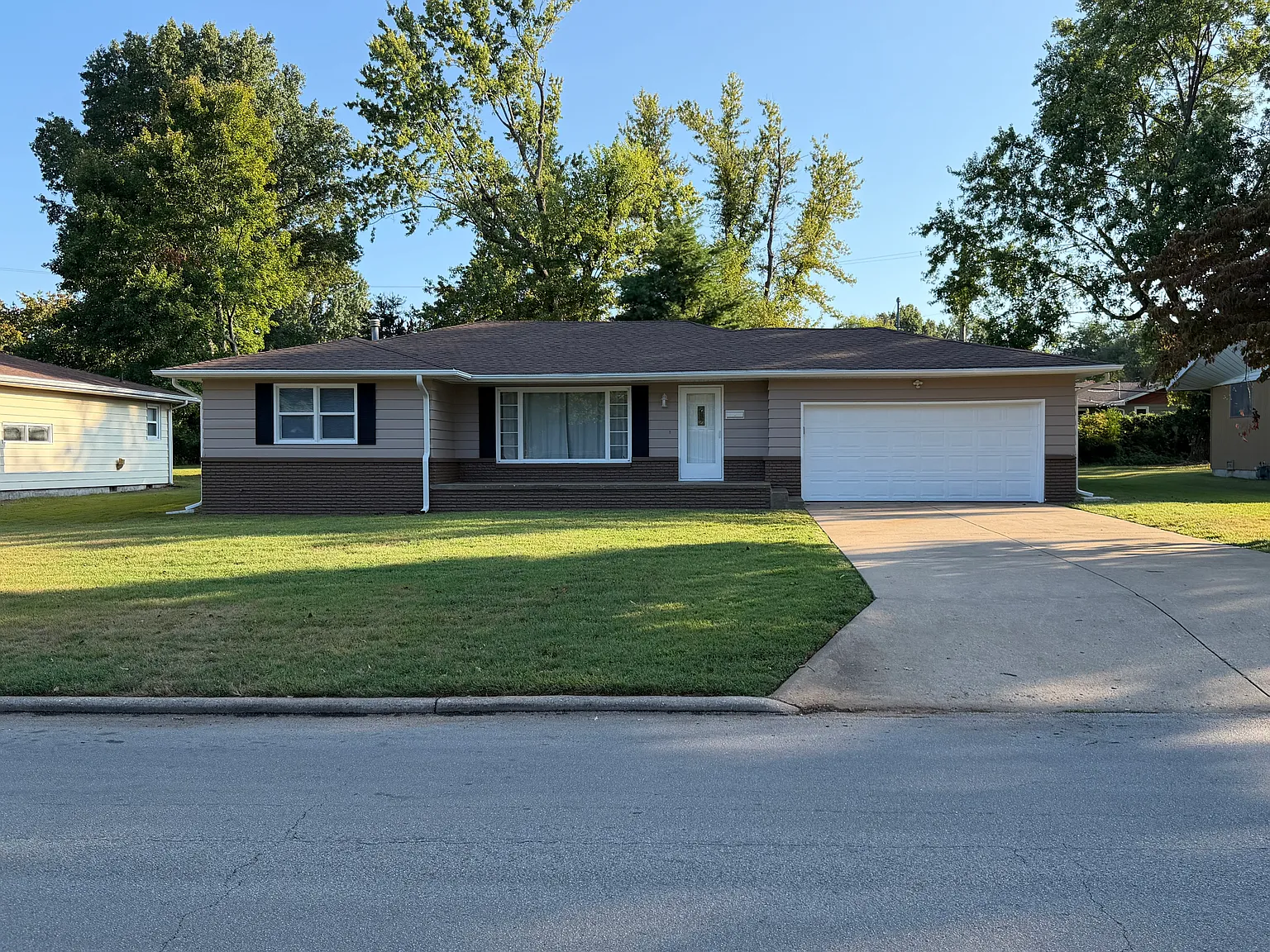 3 bed, 1.5 bath, 1600 sqft, $1,995 — Photo 1