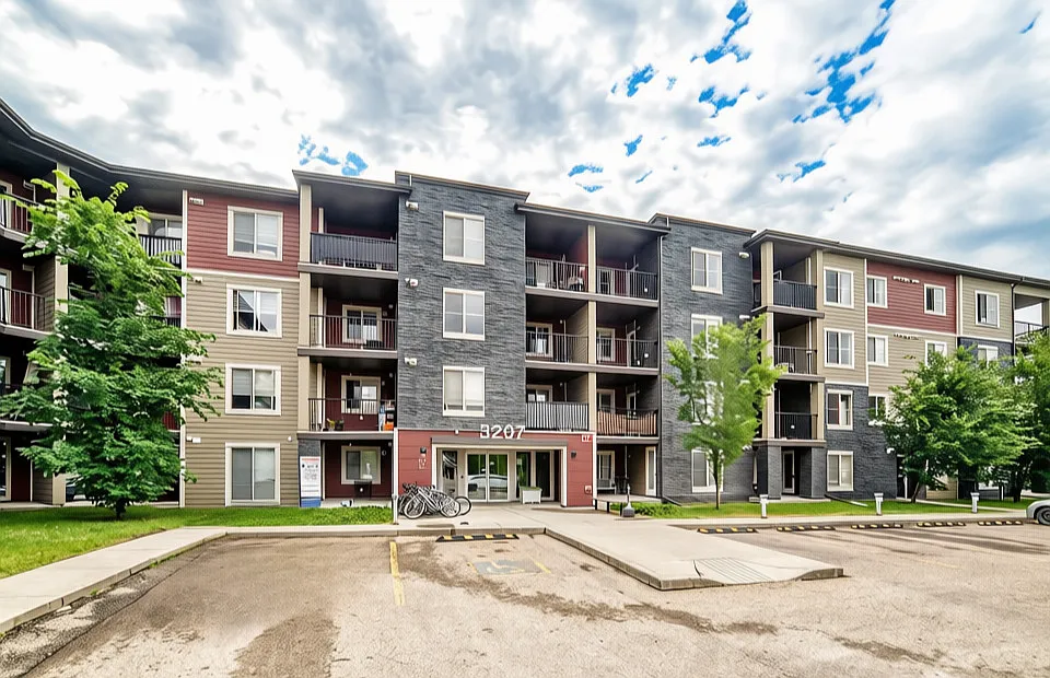 3207 James Mowatt Trl SW #104