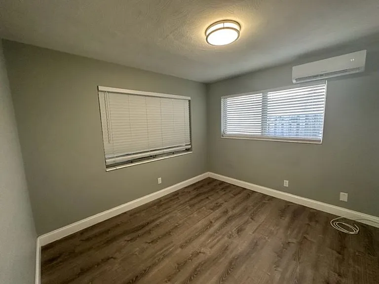 4246&4300 Seagrape Dr #4249-4301 — Photo 9