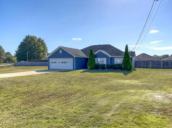 28 Honeysuckle Way, Fort Mitchell, AL 36856