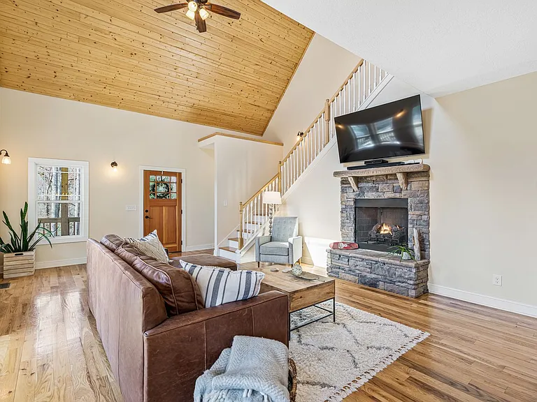 149 Kirkwood Dr — Photo 8