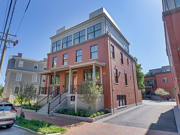 5th image of 55 Carleton Street #A