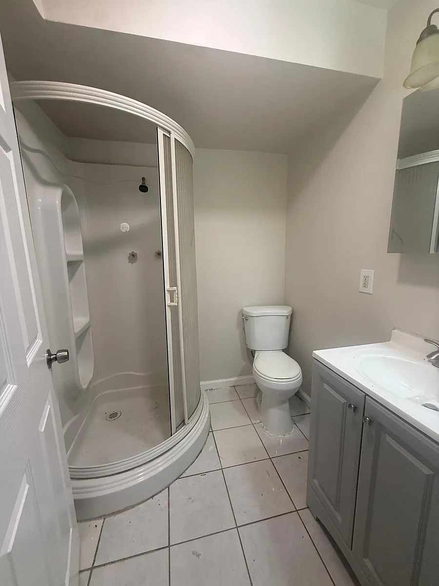 Building Photo - 285 S 6th St #1F