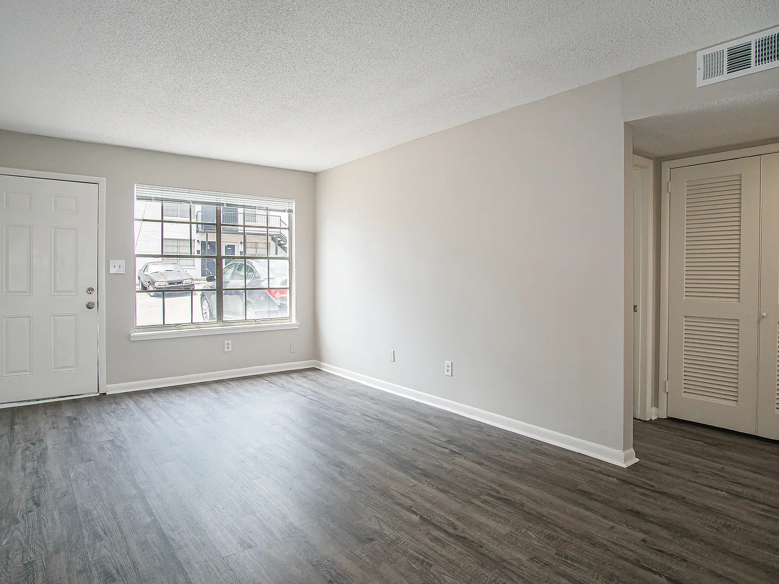 Uptown Villas — Photo 2