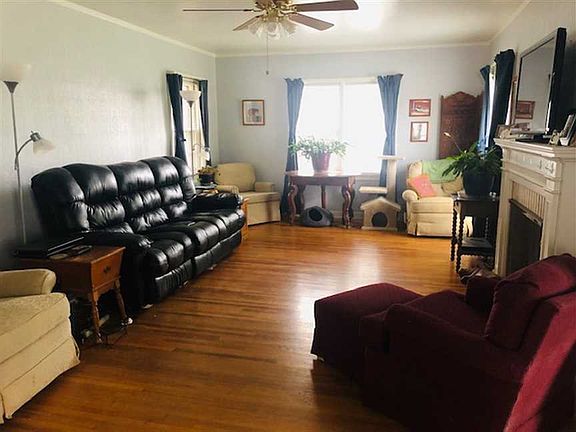 4th image of 210 W 3rd Ave