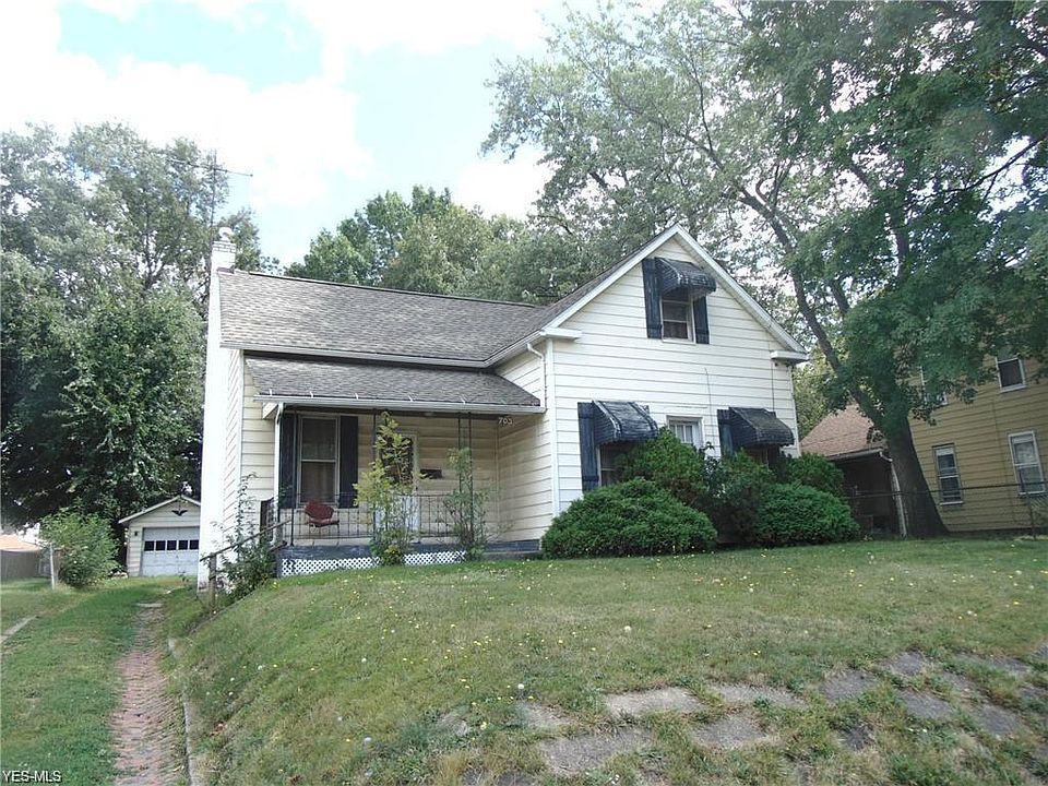 2nd image of 703 Sumner St