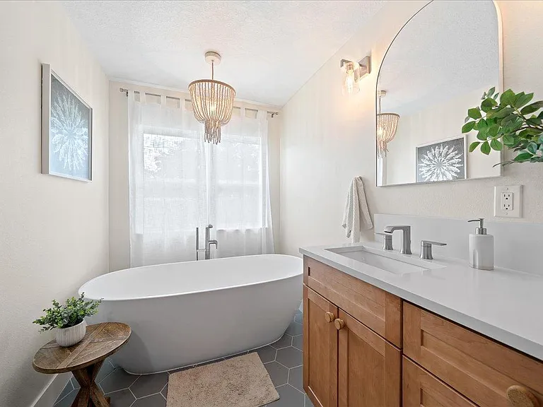 555 Norwood Ct — Photo 19
