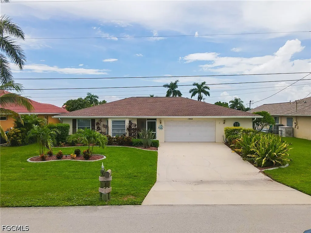 3 bed, 2.5 bath, 1639 sqft, $6,740 — Photo 2