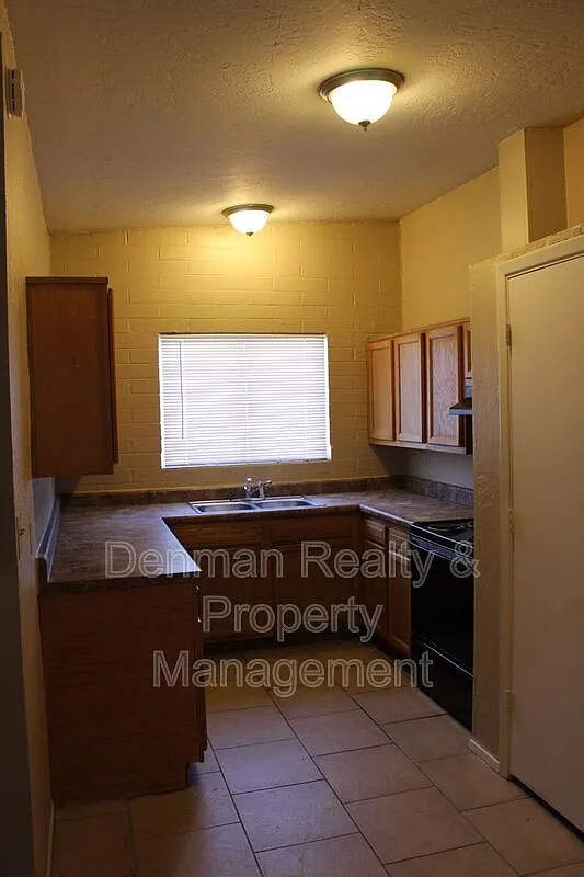 2 bed, 1.0 bath, 930 sqft, $849 — Photo 3