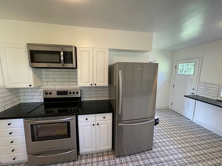 1341 Cloverdale Cir — Photo 5
