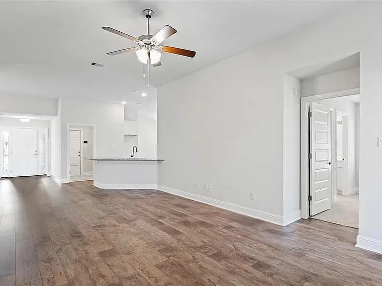 2708 Golden Palms Ln — Photo 4