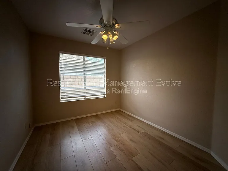 6814 W Louise Dr — Photo 17